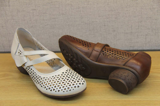 豪女夏包邮纯色行款21292109中跟真皮软底冲孔鞋皮鞋女凉鞋洞洞鞋 商品图6