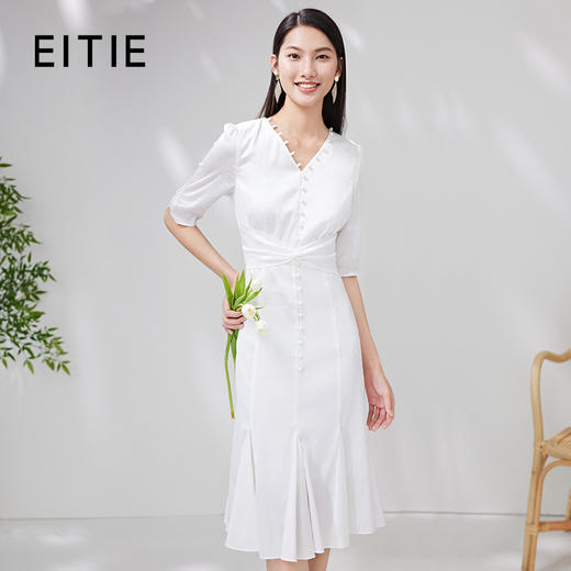 EITIE爱特爱夏季新款气质V领法式茶歇鱼尾时尚简约白色连衣裙B2307134 商品图0