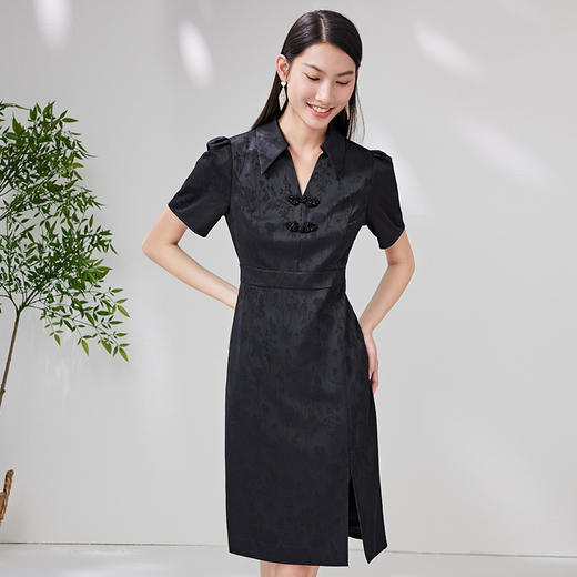 EITIE爱特爱夏新款开叉显瘦时尚中式盘扣暗纹印花黑色连衣裙B2307128 商品图2