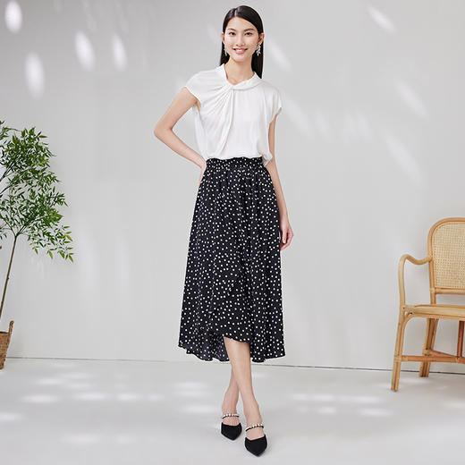 EITIE爱特爱夏新款时尚复古黑色长裙显瘦不规则高腰波点半身裙B2306104 商品图3