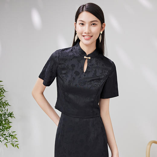EITIE爱特爱夏新款中式立领盘扣短款显瘦暗纹印花时尚黑色上衣B13108 商品图1
