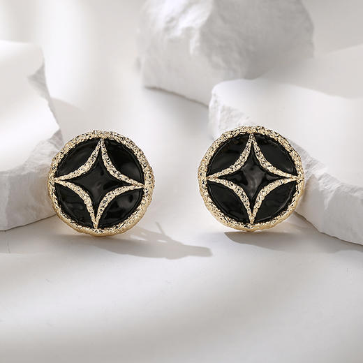 【颖儿同款】Retro Chic 意大利时尚复古首饰 黑金四芒星耳钉 商品图3