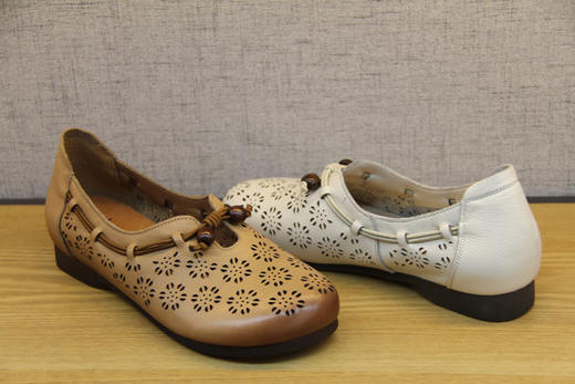 豪行女鞋21292351妈妈鞋凉鞋真皮软底舒适镂空一脚蹬女鞋透气冲孔 商品图4