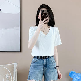 【清仓价】奢姿2023年夏装新款大码女装减龄字母烫银时尚T恤胖妹妹V领上衣9932152739