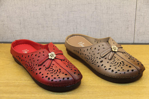 豪行防滑2021款21235751外穿拖鞋女真皮复古透气洞洞包头半拖凉鞋 商品图2