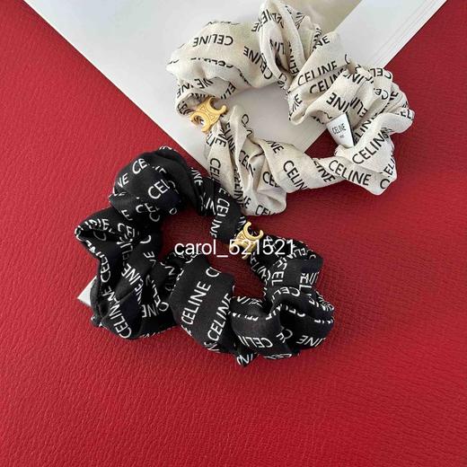 春风拂过发梢 C SCRUNCHY金色饰面黄铜桑蚕丝发圈 满字母装饰Lisa同款（2枚装） 商品图2