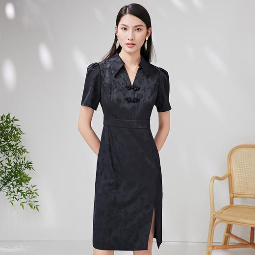 EITIE爱特爱夏新款开叉显瘦时尚中式盘扣暗纹印花黑色连衣裙B2307128 商品图1
