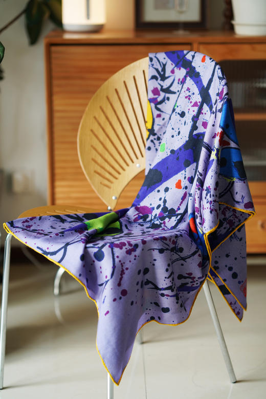 吴冠中艺术围巾《石榴》双面印花丝毛精纺大方巾 商品图3