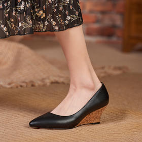 舒适时尚，坡跟尖头真皮单鞋DZM-FF503