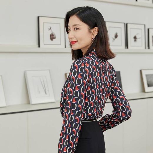 2楼娜尔思压褶衬衫 商品图0