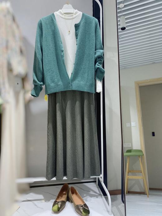 新色出货| JC经典纯羊绒背心开衫套装 仅有XL（适合日常L码） 商品图9