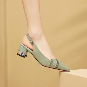 时尚百搭，尖头真皮粗跟后空凉鞋XL589