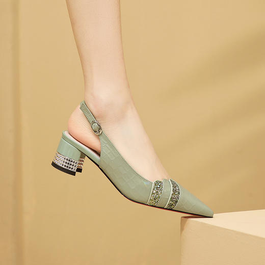 时尚百搭，尖头真皮粗跟后空凉鞋XL589 商品图0