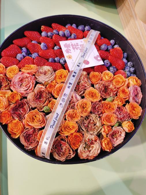 卡布奇诺玫瑰鲜花礼盒(拼团） 商品图0