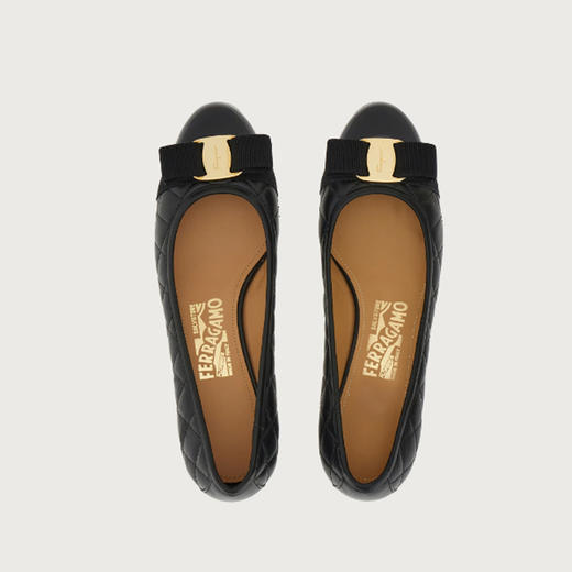 FERRAGAMO 菲拉格慕 女士皮革 Vara 蝴蝶结高跟鞋 黑色 672114 商品图3