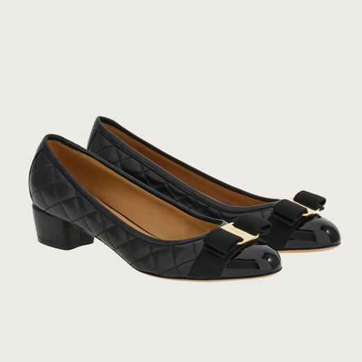 FERRAGAMO 菲拉格慕 女士皮革 Vara 蝴蝶结高跟鞋 黑色 672114 商品图1