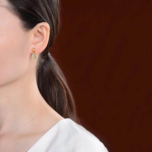 S925纯银镀金和田玉青玉耳钉个性气质几何弯管耳坠耳饰 商品图3