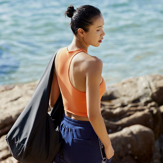 【裸感】前后不对称带胸垫运动背心-中低强度 商品图3