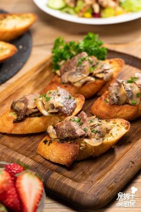 蘑菇牛排佐法棍