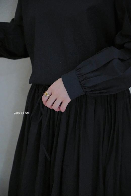 （4折）FRANCESCA卡其白黑色圆领上衣 商品图1