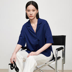 IN AND ON 夏季新款简约透气衬衫女百搭显瘦通勤V领上衣