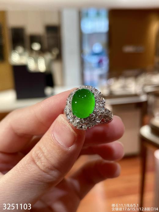 玻璃艳绿蛋面戒指【3251103】具体价格微信咨询 商品图1