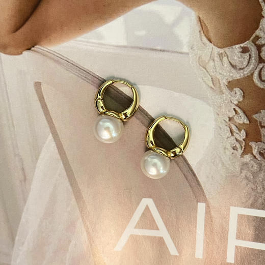 甄珠贝 复古又时髦 一对10-11mm的珍珠+纯银镀真金日本定制配件 商品图0