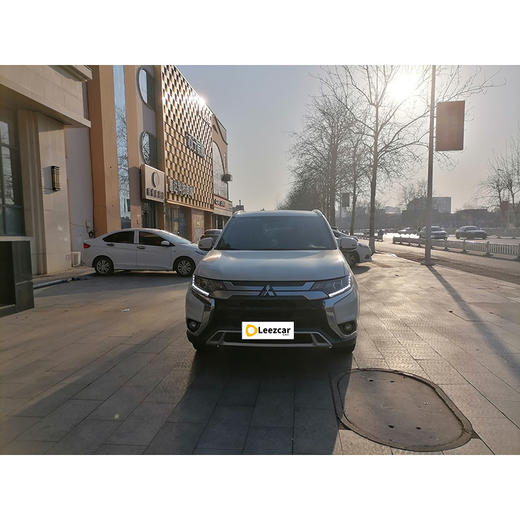 三菱 欧蓝德 2.4L 四驱致享版 5座 国V【长租-北京】 商品图1