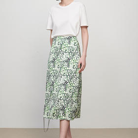 IN AND ON夏季新款女晕染印花丝质高腰通勤时尚A字黑色半身裙21798