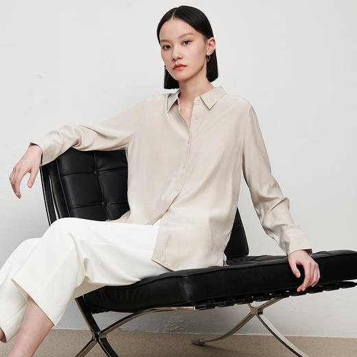 IN AND ON 春新款女衬衣纯色桑蚕丝柔美质感垂顺百搭透气衬衫 商品图2