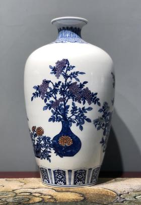 青花斗彩博古图梅瓶