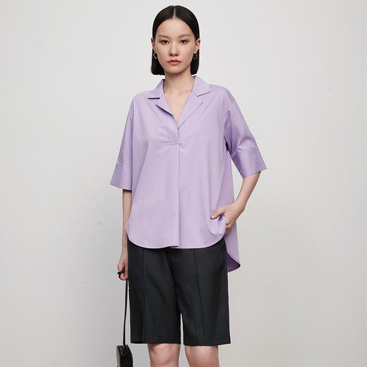 IN AND ON 夏季新款简约透气衬衫女百搭显瘦通勤V领上衣 商品图2
