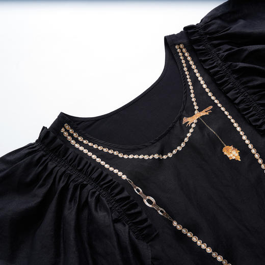 谜底飞飞袖上衣女2023夏新款复古特色印花圆领修身短袖232MS0639 商品图3