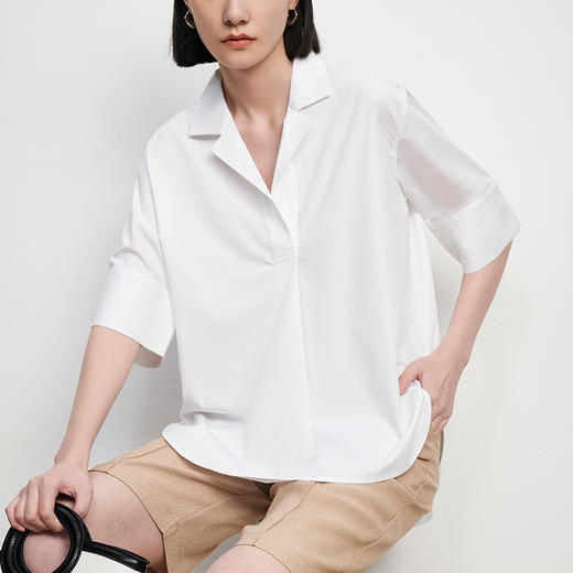 IN AND ON 夏季新款简约透气衬衫女百搭显瘦通勤V领上衣 商品图8