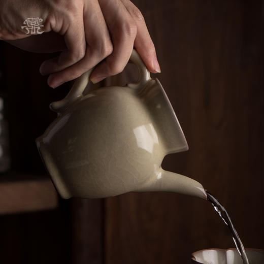 问鼎哥窑 传世款 执壶公杯 商品图3