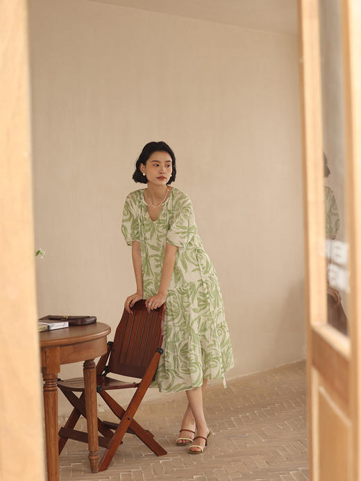 HeyDress绿色印花连衣裙女夏季宽松收腰系带肌理感气质度假风裙子 商品图1