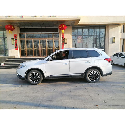 三菱 欧蓝德 2.4L 四驱致享版 5座 国V【长租-北京】 商品图3