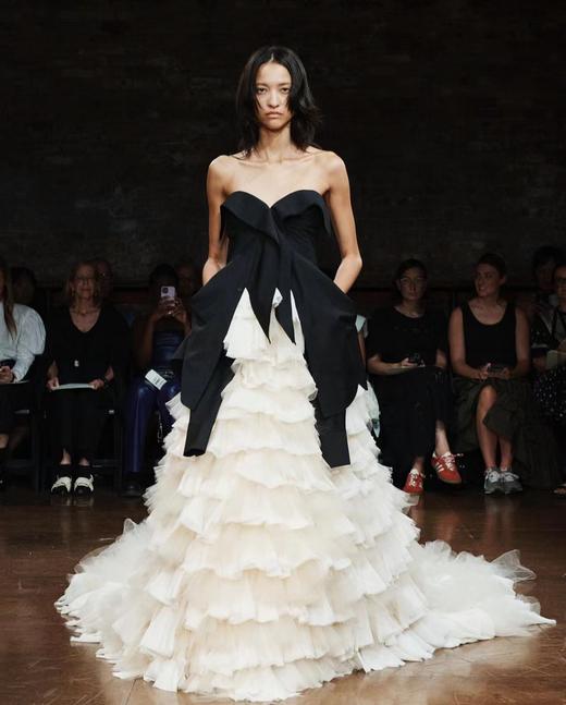 Ashlyn  白色/黑色TRINENI四袖解构胸衣式上衣 商品图11