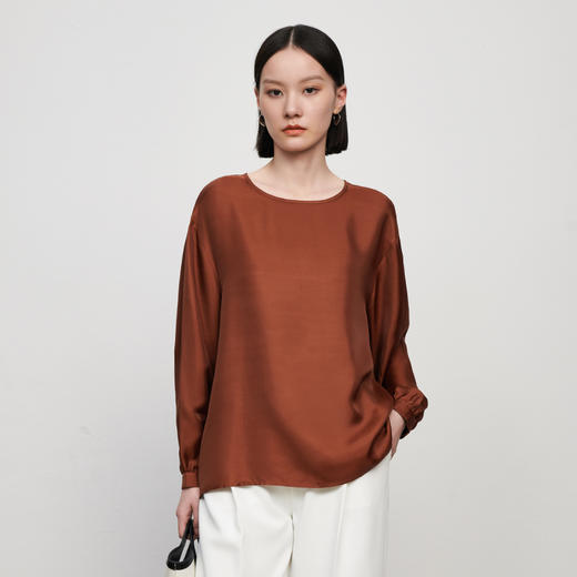 【品牌优选】【合作直发】IN AND ON女士春季新款桑蚕丝宫廷袖圆领纯色舒适百搭宽松上衣 商品图5