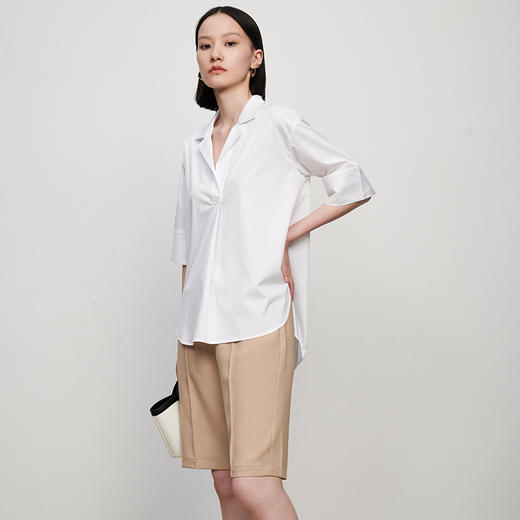 IN AND ON 夏季新款简约透气衬衫女百搭显瘦通勤V领上衣 商品图6