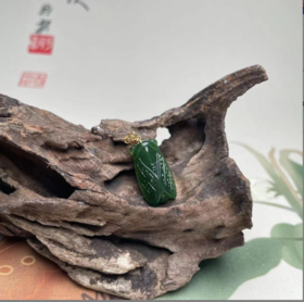 18k碧玉吊坠-枫叶一鸣惊人