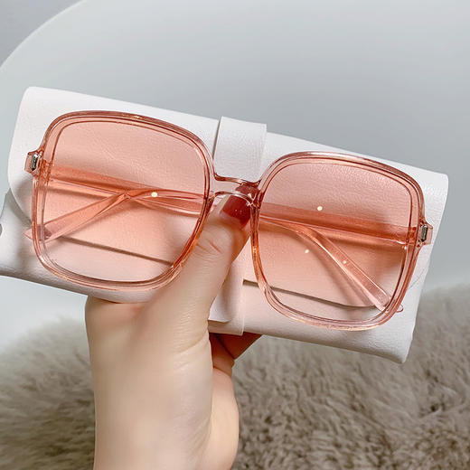 【好物推荐】新款太阳眼镜女士潮流防紫外线复古墨镜 商品图1