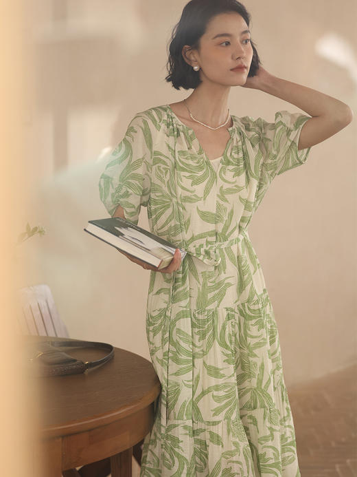 HeyDress绿色印花连衣裙女夏季宽松收腰系带肌理感气质度假风裙子 商品图3