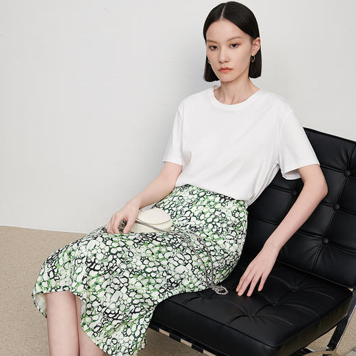 IN AND ON夏季新款女晕染印花丝质高腰通勤时尚A字黑色半身裙21798 商品图2