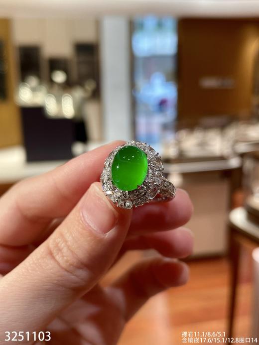 玻璃艳绿蛋面戒指【3251103】具体价格微信咨询 商品图2