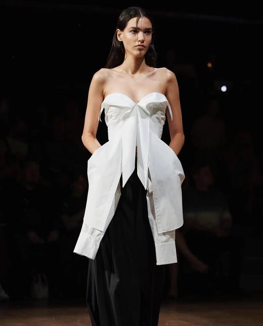 Ashlyn  白色/黑色TRINENI四袖解构胸衣式上衣 商品图4