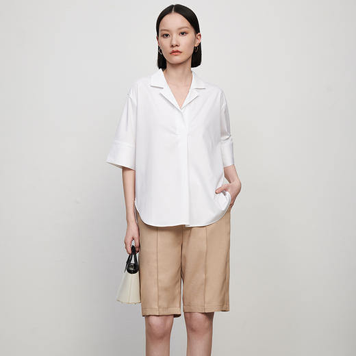 IN AND ON 夏季新款简约透气衬衫女百搭显瘦通勤V领上衣 商品图3