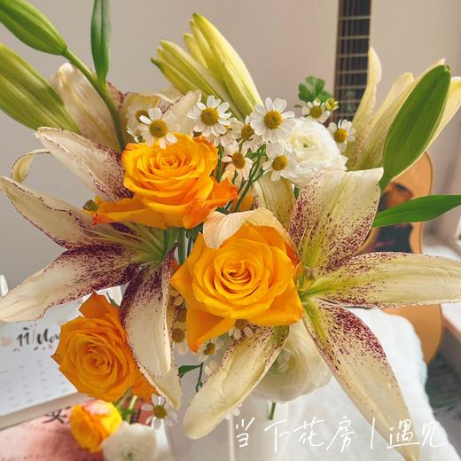 【Mojito】辉煌玫瑰3 赞美诗亚百合7-8朵 白色洋牡丹2 洋甘菊1（遇见设计） 商品图2