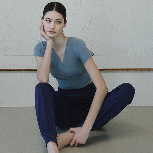 跃牌【洛水之神系列】V领交叉瑜伽服透气速干短袖HN121（不带胸垫） 商品图2