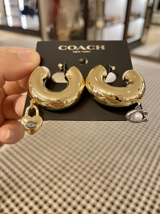 ¥499直邮！Coach金色珍珠大C耳钉 商品图1